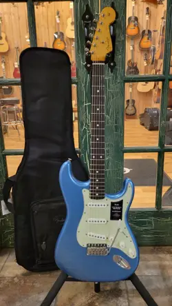 FENDER LIMITED EDITION ROADWORN VINTERA II 60S STRATOCASTER LAKE PLACID BLUE WGB