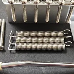 STRAT GUITAR TREMOLO