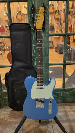 FENDER LIMITED EDITION ROADWORN VINTERA II 60S TELECASTER LAKE PLACID BLUE WGB
