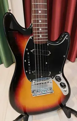 FENDER MADE IN JAPAN TRADITIONAL 70S MUSTANG ELECTRIC GUITAR GOOD CONDITION