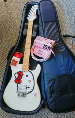 FENDER HELLO KITTY STRATOCASTER SET