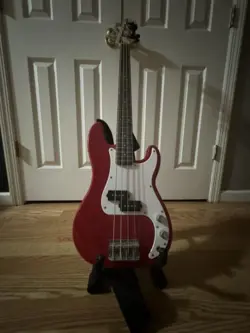 SQUIER BY FENDER MINI PRECISION BASS - DAKOTA RED (0370127554) GREAT CONDITION!