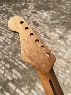 MAPLE MATTE STRAT