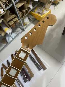 GUITAR NECK WHITE