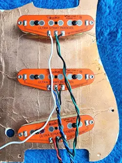 FENDER ULTRA NOISELESS SINGLE COIL PICKUP SET FOR STRAT - BLACK PEARL PICKGUARD