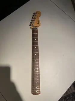 FENDER 2010 MIM