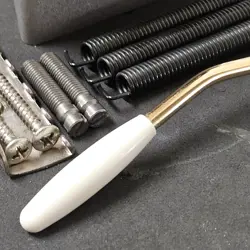 2014 GOLD FENDER AMERICAN STRATOCASTER BRIDGE TREMOLO USA STRAT ELECTRIC GUITAR