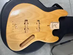 WARMOTH JAZZ BASS BODY - NATURAL FINISH ALDER