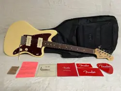FENDER AMERICAN PERFORMER JAZZMASTER VINTAGE WHITE
