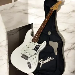 FENDER PLAYER STRATOCASTER POLAR WHITE - ALDER BODY, MAPLE NECK, USED