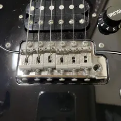 STRATOCASTER BLACK MEDIUM