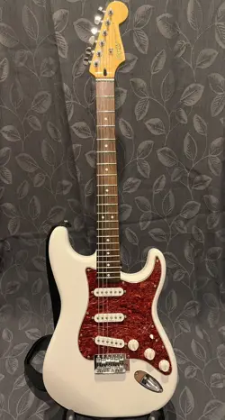 RARE SQUIER  BY FENDER VINTAGE MODIFIED STRATOCASTER  MADE IN INDIA