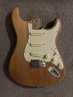 MAHOGANY FENDER SQUIER