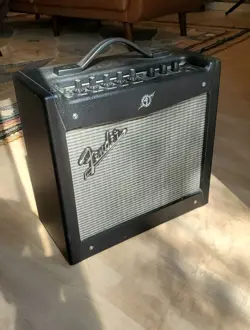 FENDER MUSTANG I V.2 GUITAR AMPLIFIER - TESTED, WORKING