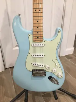 FENDER PLAYER STRATOCASTER LIMITED-EDITION ELECTRIC GUITAR SONIC BLUE