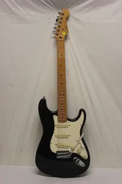 FENDER SQUIER STRATOCASTER MADE IN USA BLACK/WHITE
