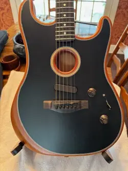 STRATOCASTER BLACK BARELY