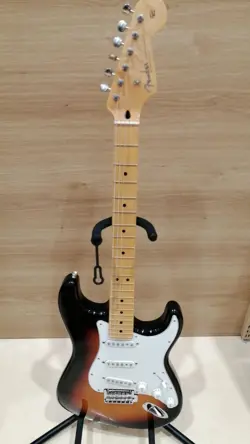 FENDER HYBRID II 3TS STRATOCASTER