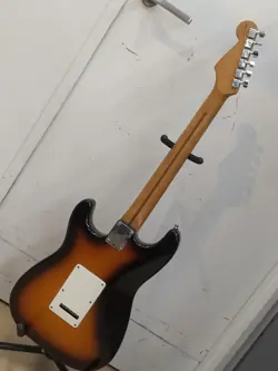 FENDER AMERICAN STANDARD STRATOCASTER ELECTRIC GUITAR TYPE