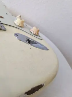 WHITE STRATOCASTER LOADED