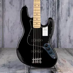 FENDER STANDARD JAZZ BASS, BLACK