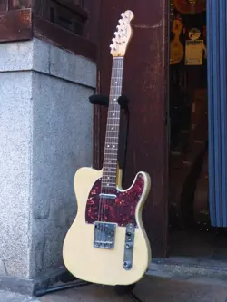 FENDER '81 TELECASTER