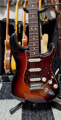 FENDER AMERICAN PROFESSIONAL II STRATOCASTER HSS 3-COLOR SUNBURST WITH CASE