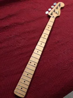 FENDER JAZZ BASS 4 STRING MAPLE NECK