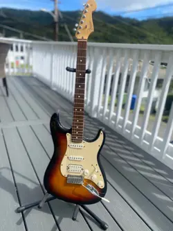 2004 AMERICAN FENDER STRATOCASTER HSS 50TH ANNIVERSARY, THREE TONE SUNBURST