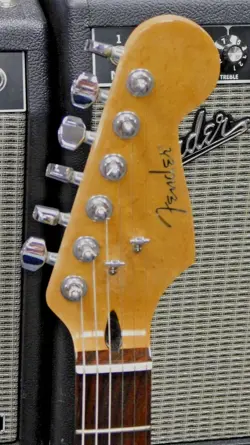 ELECTRIC GUITAR W/CASE!