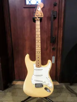 FENDER 1974 STRATOCASTER OLYMPIC WHITE ELECTRIC GUITAR W/ORIGINAL HARD CASE