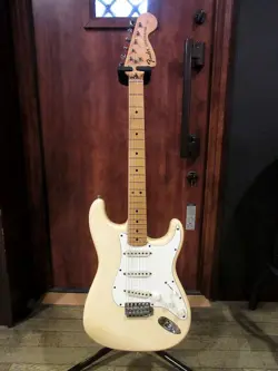 FENDER 1975 STRATOCASTER OLYMPIC WHITE ELECTRIC GUITAR W/ORIGINAL HARD CASE
