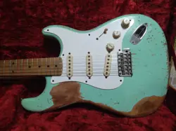GUITAR FENDER ROADWORN