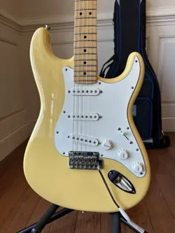 2019 FENDER PLAYER STRATOCASTER MAPLE FRETBOARD - BUTTERCREAM