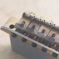LEFTY TREMOLO