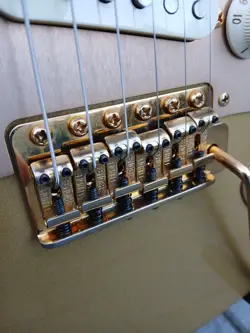 GOLDEN STRATOCASTER