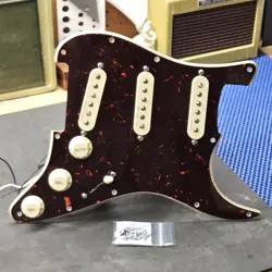 2002 FENDER USA DELUXE 90'S STRAT LOADED PICKGUARD VINTAGE NOISELESS PICKUPS