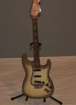 1979 FENDER STRATOCASTER ELECTRIC GUITAR + ORIGINAL HARDSHELL CASE