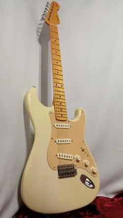 STRATOCASTER 2CS 2005