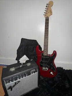 FENDER SQUIER STRATOCASTER ELECTRIC GUITAR PACK WITH FENDER FRONTMAN 15G AMP