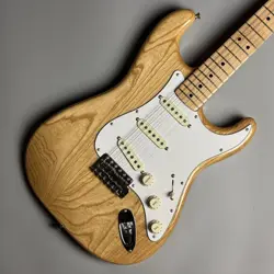 FENDER MADE IN JAPAN TRADITIONAL 70S STRATOCASTER ASH MAPLE FINGERBOARD NATURAL
