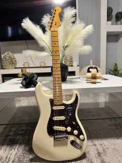 FENDER AMERICAN PROFESSIONAL II STRATOCASTER - MIAMI BLUE