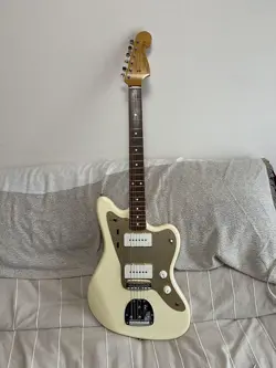 FENDER JAPAN VINTAGE COLLECTION JM66 VWH ELECTRIC GUITAR USED FROM JAPAN