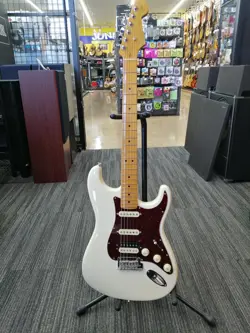 FENDER USA AMERICAN PROFESSIONAL II STRATOCASTER TYPE SAFE DELIVERY FROM JAPAN