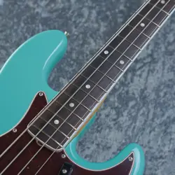 FENDER AMERICAN VINTAGE II 1966 JAZZ BASS - SEA FOAM GREEN 4.41KG SAFE DELIVERY 