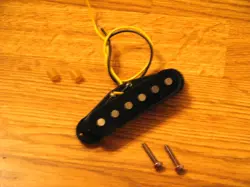 FENDER 2006 USA BLACK DELUXE DRIVE HOT AMERICAN STRATOCASTER NECK PICKUP