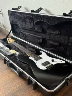 FENDER JIM ROOT STRATOCASTER (USA) BLACK ELECTRIC GUITAR 2010