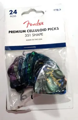 FENDER GUITAR PICKS 351 SHAPE PREMIUM CELLULOID 24 PACK