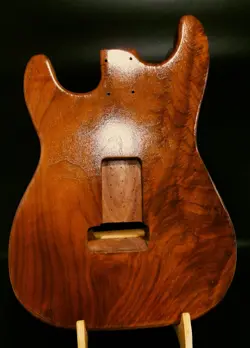 WALNUT STRAT
