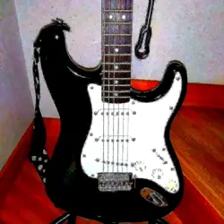 FENDER SQUIER STRATOCASTER SHOULDER CASE WITH STRAP - BLACK - USED